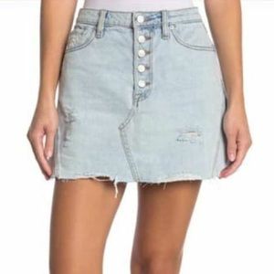 FREE PEOPLE Breezy Light Wash Ripped Denim Mini Skirt 25